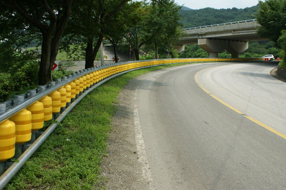 satın al PU Roller Material Rolling Guardrail Barrier Zinc Coating 85um 600g per Square Meter Grade International Level 4 Road Safety Solution online manufacture