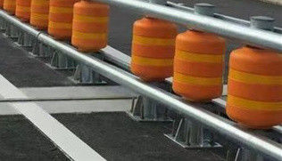 İyi fiyat 2000 Mm Uzunlukta Sarı Siyah Çizgili Güvenlik Bariyeri Darbeye Dayanıklı Endüstriyel İş Alanları İçin Güvenlik Bariyeri çevrimiçi