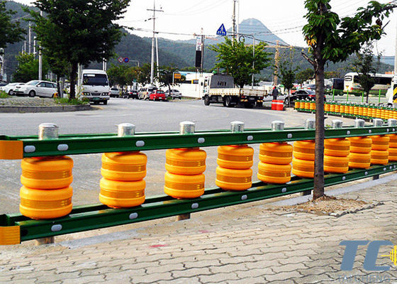 İyi fiyat Spacing 1m 0.7m 0.5m Crash barrier machine providing 10 Years lifetime solution for traffic safety and roadside protection çevrimiçi