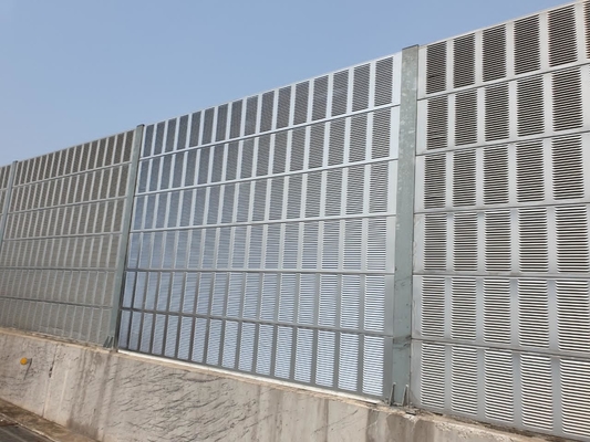 Özel 50cm gürültü bariyeri Galvanizli çelik / alüminyum bobinden yapılmıştır
