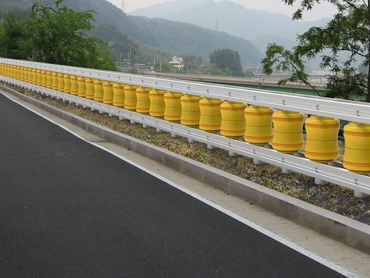 İyi fiyat Yellow Rolling Guardrail Barrier Featuring EVA Rollers and Q235 Steel Construction Panel Height 1.2m Ideal for Temporary Safety Fencing çevrimiçi