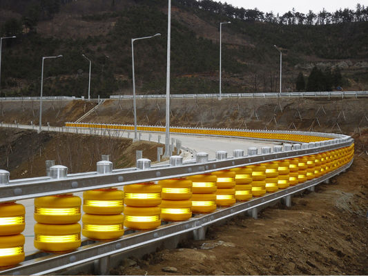 İyi fiyat Diameter 245 350 Mm Roller Size Highway Roller Barrier Featuring 10 Years Lifetime and 300 Meters day Output for Traffic Control çevrimiçi